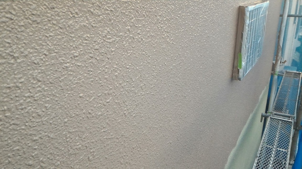 外壁上塗り2回目8088モカ